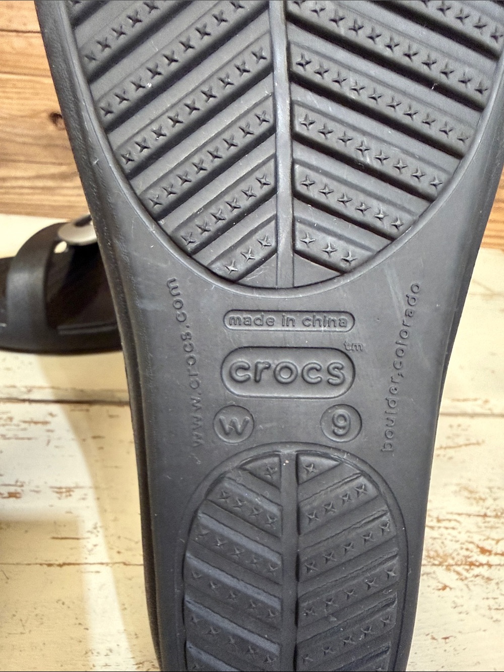 CROCS Sanrah Beveled Circle Sandals - Picture 10 of 10